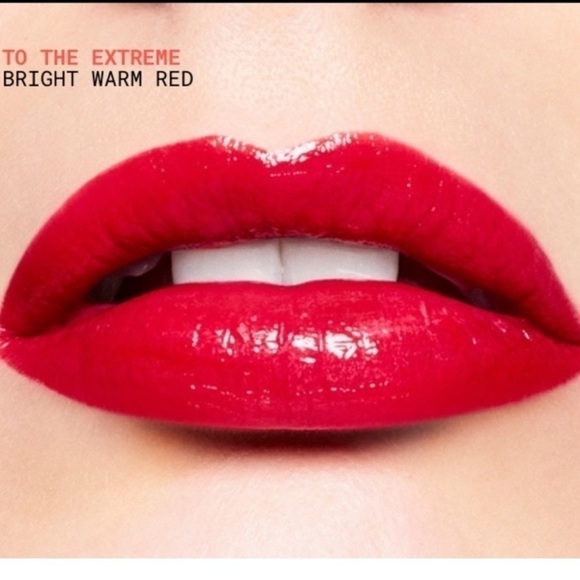 MAC *To The Extreme*. Versicolour Varnish Cream Lip Stain - Picture 1 of 9